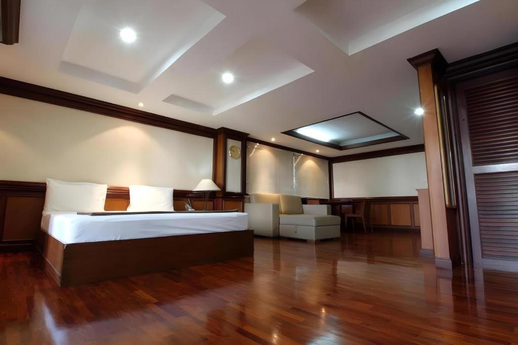 Alameda Suites Hotel Bangkok Exterior photo
