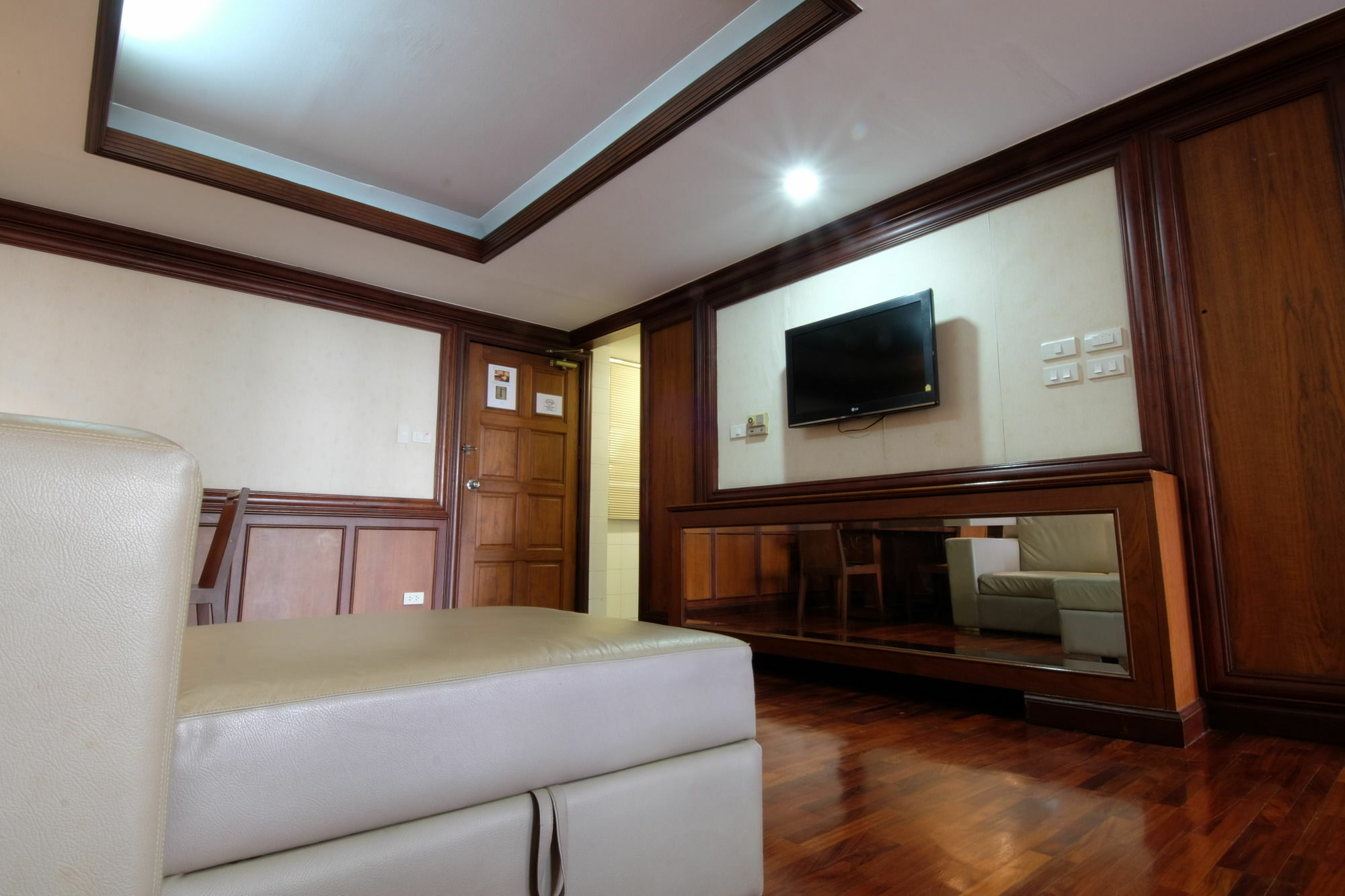 Alameda Suites Hotel Bangkok Exterior photo